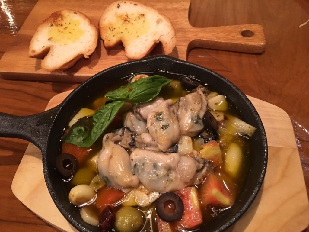 タイ,ハイドアウト,HIDE OUT,バンコク,トンロー,ラマ4,ステーキ,イタリアン,ピザ,パスタ,バー,Bar,Steak,ビストロ,安い,おすすめ