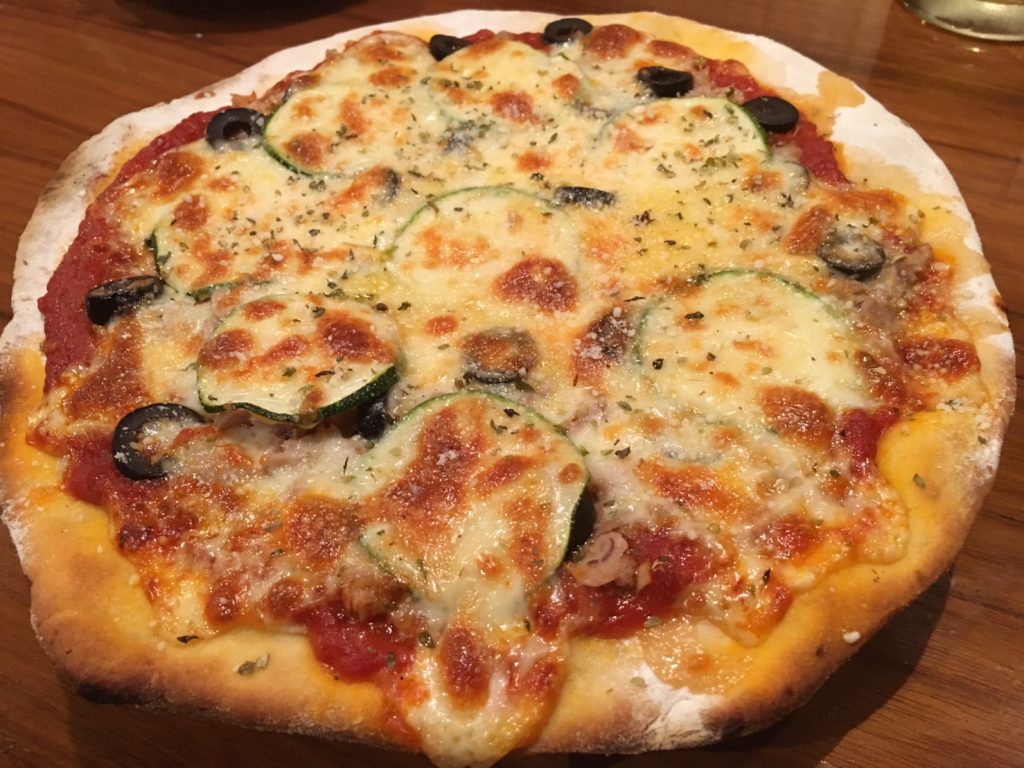 タイ,ハイドアウト,HIDE OUT,バンコク,トンロー,ラマ4,ステーキ,イタリアン,ピザ,パスタ,バー,Bar,Steak,ビストロ,安い,おすすめ