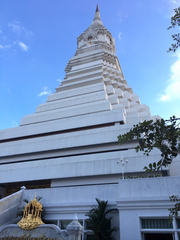 タイ,バンコク,ワットパクナム,パクナム寺院,Wat Paknam,วัดปากน้ำ ภาษีเจริญ,行き方,観光,スポット,天井画,おすすめ,説明