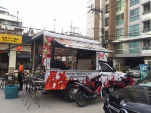 ローリングストーン ピザ,Rolling Stone Pizza,オンヌット駅,スクンビットソイ50,ピザ,イタリアン,屋台,The Beacon Place,ザ・ビーコンプレイス