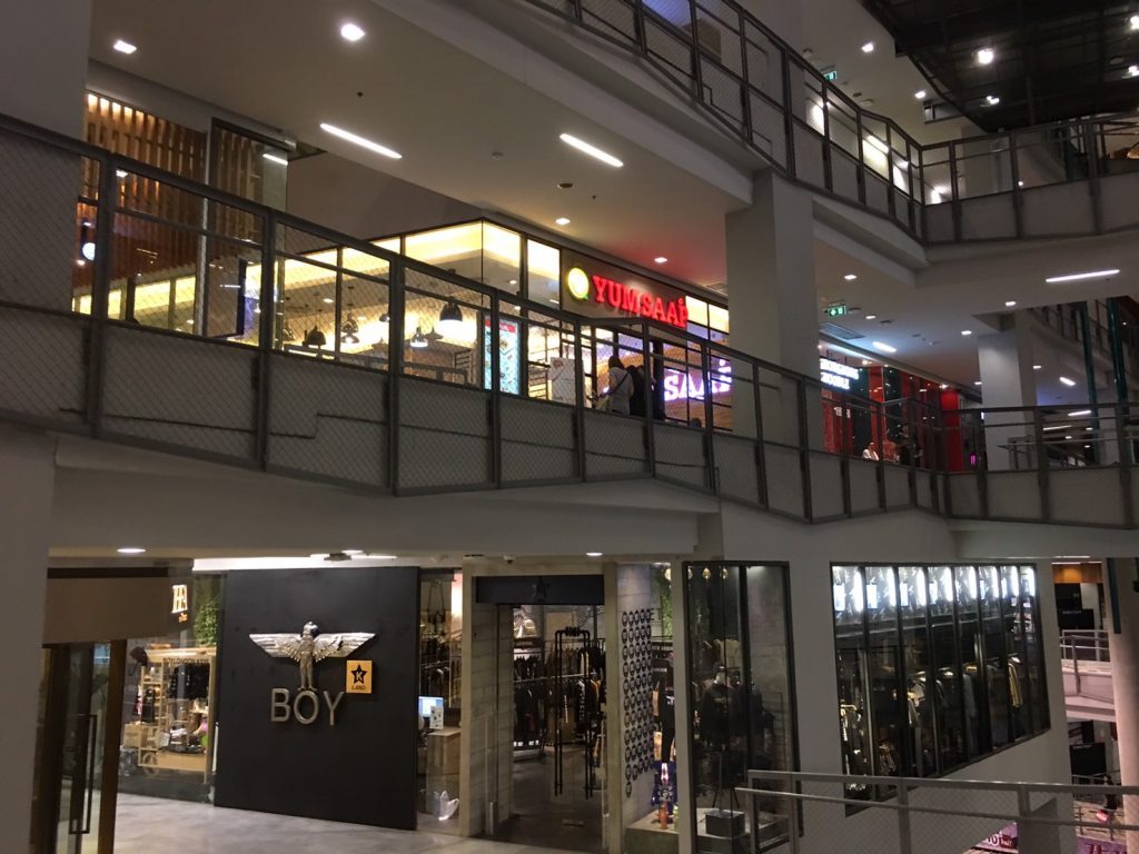 Siam Square One,サイアム スクエア ワン,ショッピングモール,ショッピング,若者,サイアム駅,タイ,バンコク,行き方,説明,住所,Hello Kitty House,ハローキティ ハウス,LINEの公式ショップ,LINE Village Store,NARAYA