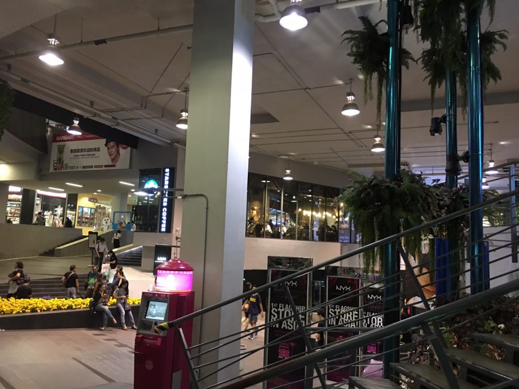 Siam Square One,サイアム スクエア ワン,ショッピングモール,ショッピング,若者,サイアム駅,タイ,バンコク,行き方,説明,住所,Hello Kitty House,ハローキティ ハウス,LINEの公式ショップ,LINE Village Store,NARAYA
