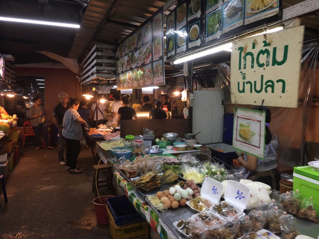 The Conner 79,ザ コーナー79,オンヌット駅,ビアガーデン,タイ料理,屋台,ナイトマーケット