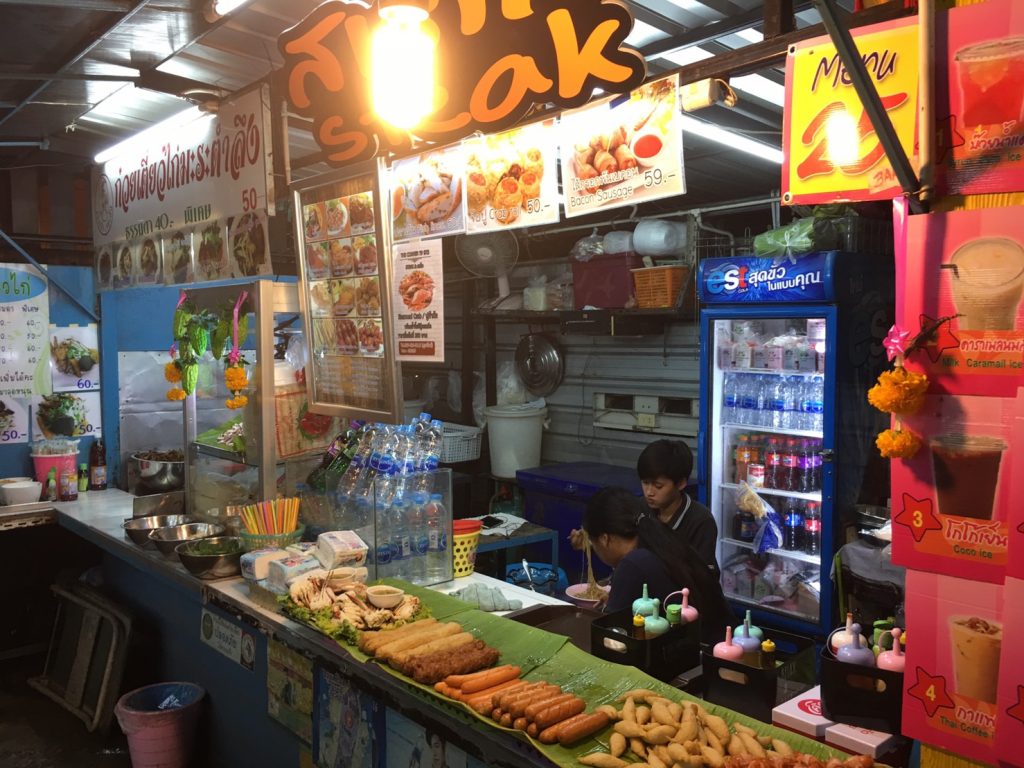 The Conner 79,ザ コーナー79,オンヌット駅,ビアガーデン,タイ料理,屋台,ナイトマーケット