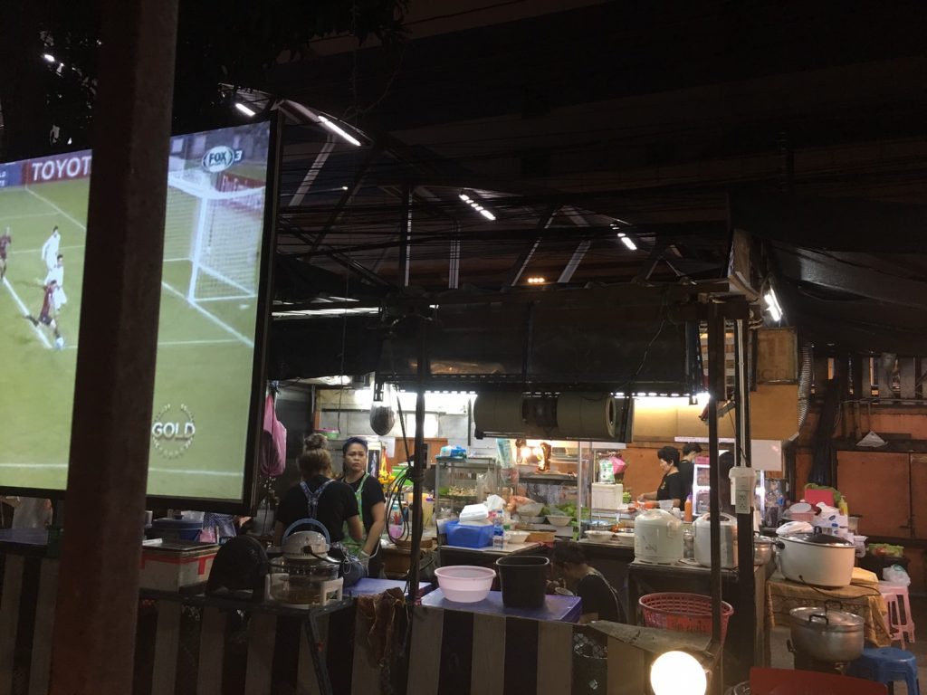 The Conner 79,ザ コーナー79,オンヌット駅,ビアガーデン,タイ料理,屋台,ナイトマーケット