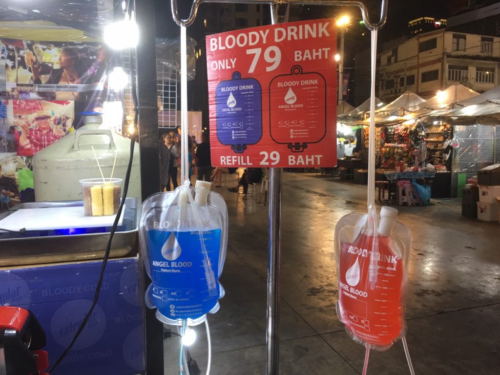 TALAD Neon,TALAD Neon Night Market,タラートネオン,タラート ネオン ナイトマーケット,タイ,バンコク,ナイトマーケット,市場,観光スポット,チットロム駅,ペップリ通り