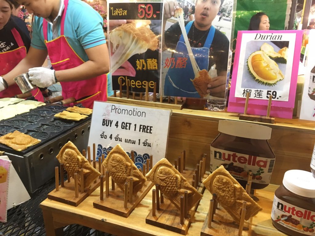 TALAD Neon,TALAD Neon Night Market,タラートネオン,タラート ネオン ナイトマーケット,タイ,バンコク,ナイトマーケット,市場,観光スポット,チットロム駅,ペップリ通り