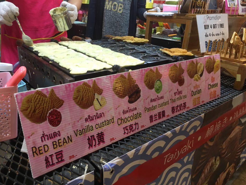 TALAD Neon,TALAD Neon Night Market,タラートネオン,タラート ネオン ナイトマーケット,タイ,バンコク,ナイトマーケット,市場,観光スポット,チットロム駅,ペップリ通り