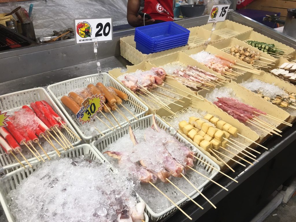 TALAD Neon,TALAD Neon Night Market,タラートネオン,タラート ネオン ナイトマーケット,タイ,バンコク,ナイトマーケット,市場,観光スポット,チットロム駅,ペップリ通り
