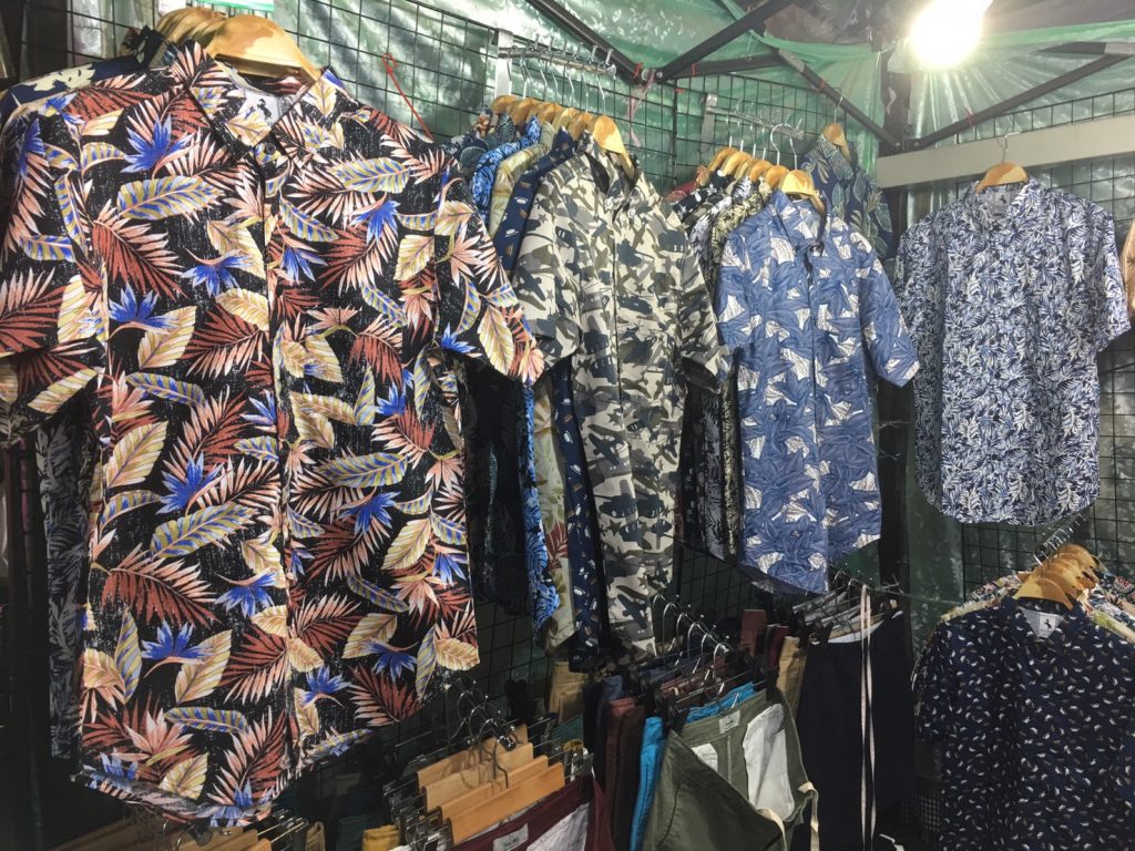 TALAD Neon,TALAD Neon Night Market,タラートネオン,タラート ネオン ナイトマーケット,タイ,バンコク,ナイトマーケット,市場,観光スポット,チットロム駅,ペップリ通り