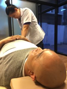 タイ,バンコク,整体,治療,肩凝り,腰痛,あおいニュートンクリニック,おすすめ,口コミ