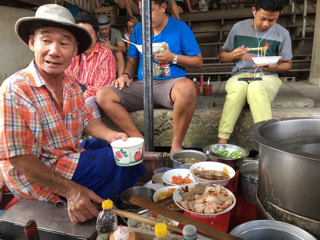 タイ,バンコク,観光,おすすめ,水上マーケット,ダムヌンサドゥアック水上マーケット,Damnoen Saduak Floating Market,ตลาดน้ำดำเนินสะดวก,行き方,説明,住所,地図