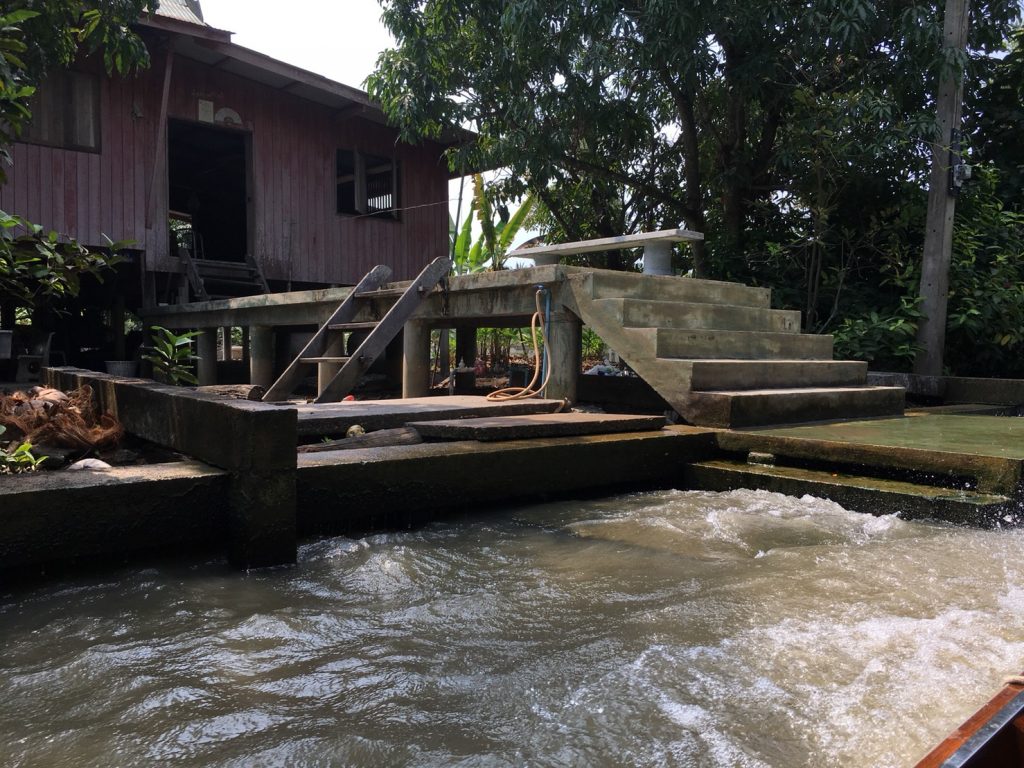 タイ,バンコク,観光,おすすめ,水上マーケット,ダムヌンサドゥアック水上マーケット,Damnoen Saduak Floating Market,ตลาดน้ำดำเนินสะดวก,行き方,説明,住所,地図