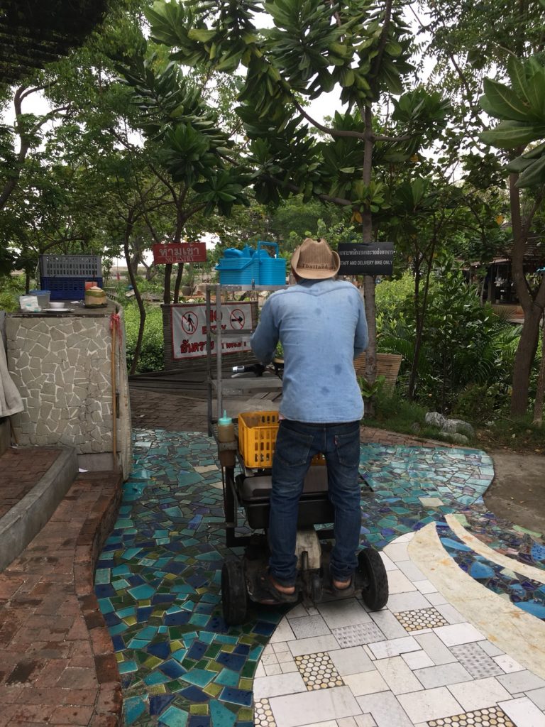 サムットプラカーン,サムットプラーカーン,タイ,バンコク,旅行,観光,レストラン,シーフード,サイロムバンプー,Sailom Bangpu,カモメ,タイ料理