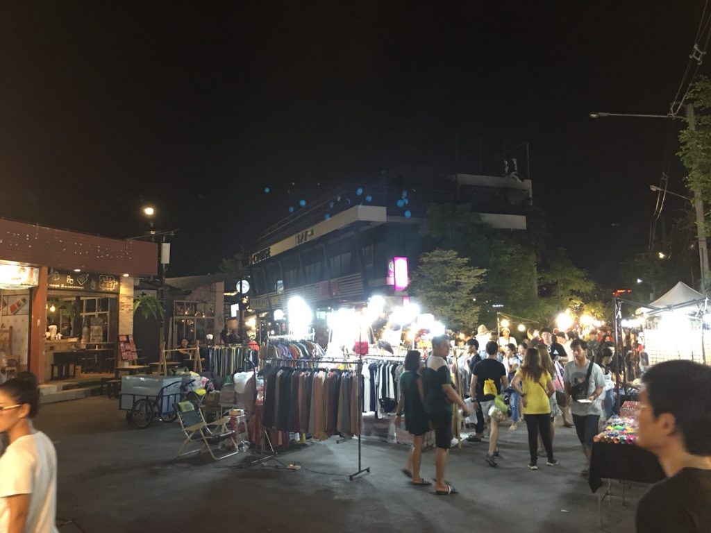 JJ Green,JJグリーン,タイ,バンコク,観光,スポット,市場,ナイトマーケット,モーチット駅,チャトゥチャックパーク駅,BTS,MRT,行き方,説明,地図