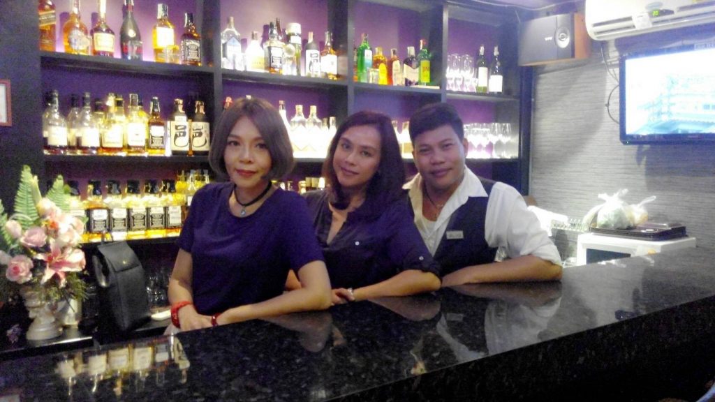 タイ,バンコク,タニヤ,シーロム駅,サラディーン駅,スナック,バー,リラックススナック,Relax Snack Bar,安い