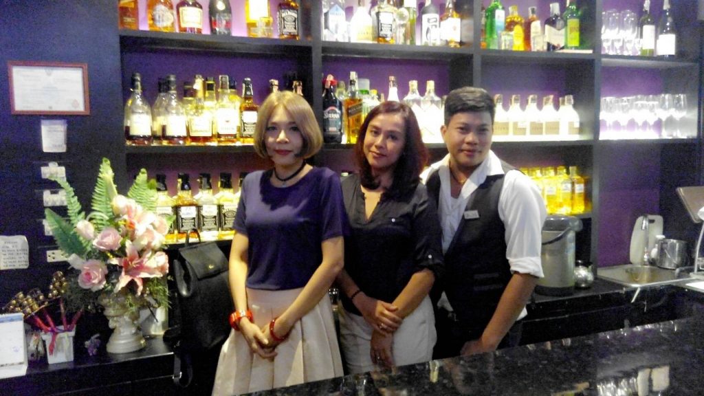 タイ,バンコク,タニヤ,シーロム駅,サラディーン駅,スナック,バー,リラックススナック,Relax Snack Bar,安い