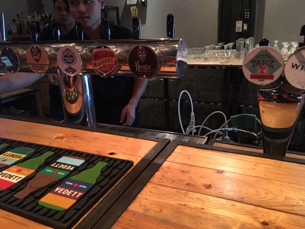 ウイッシュビア,Wishbeer Home Bar,Wishbeer,ビアホール,ビアガーデン,プラカノン駅,行き方,住所,説明,クラフトビール