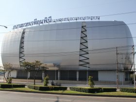 ムエタイ,観戦,観光,ショー,Muay Thai,Lumpinee Boxing Stadium,タイ,バンコク,タイ式キックボクシング,ルンピニー,ルンピニームエタイスタジアム,プミポン国王,死去,崩御,中止,再開,時期,移転,モーチット,行き方,タクシー