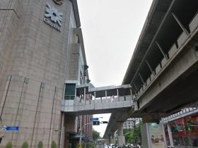 タイ,バンコク,セントラル,セントラルチットロム,セントラルデパート,チットロム,行き方,説明,BTS,タクシー,セントラルエンバシー,セントラルワールド,エラワン廟,Central Chidlom,Chit Lom