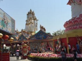 Wat Saman Rattanaram,ワット・サマン・ラタナラム,ワットサマン,ピンクガネーシャ,神様,パワースポット,関聖帝君,観音菩薩,ブラフマー,ゴールデンロック