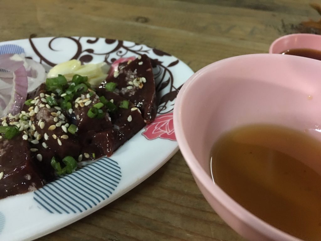 タイ,バンコク,タイ料理,イサーン料理,生レバー,ユッケ,牛刺身,プラカノン,名もなき屋台,ローカル屋台,ソイプリディー43