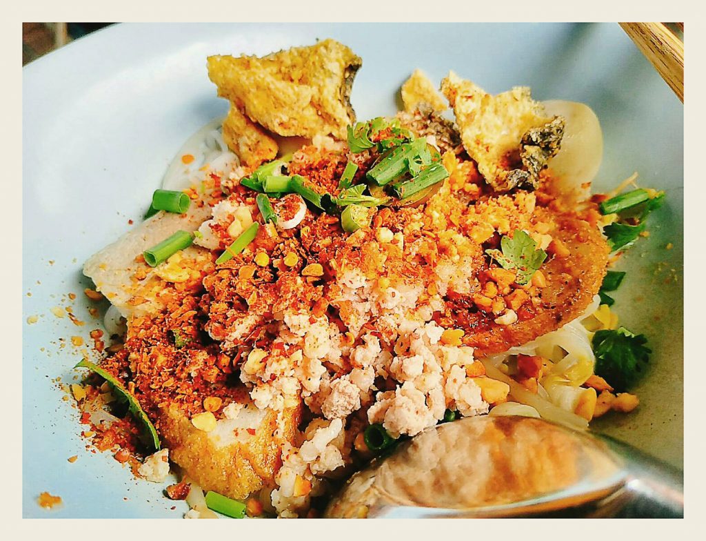 Talat phlu,ラチャダピセック,タラート・プルー駅,タイ,バンコク,タイ料理,クィッティアオ,タイラーメン,ルック チンパー ルーシャー,ร้านลูกชิ้นปลาลือชา,ローカル屋台